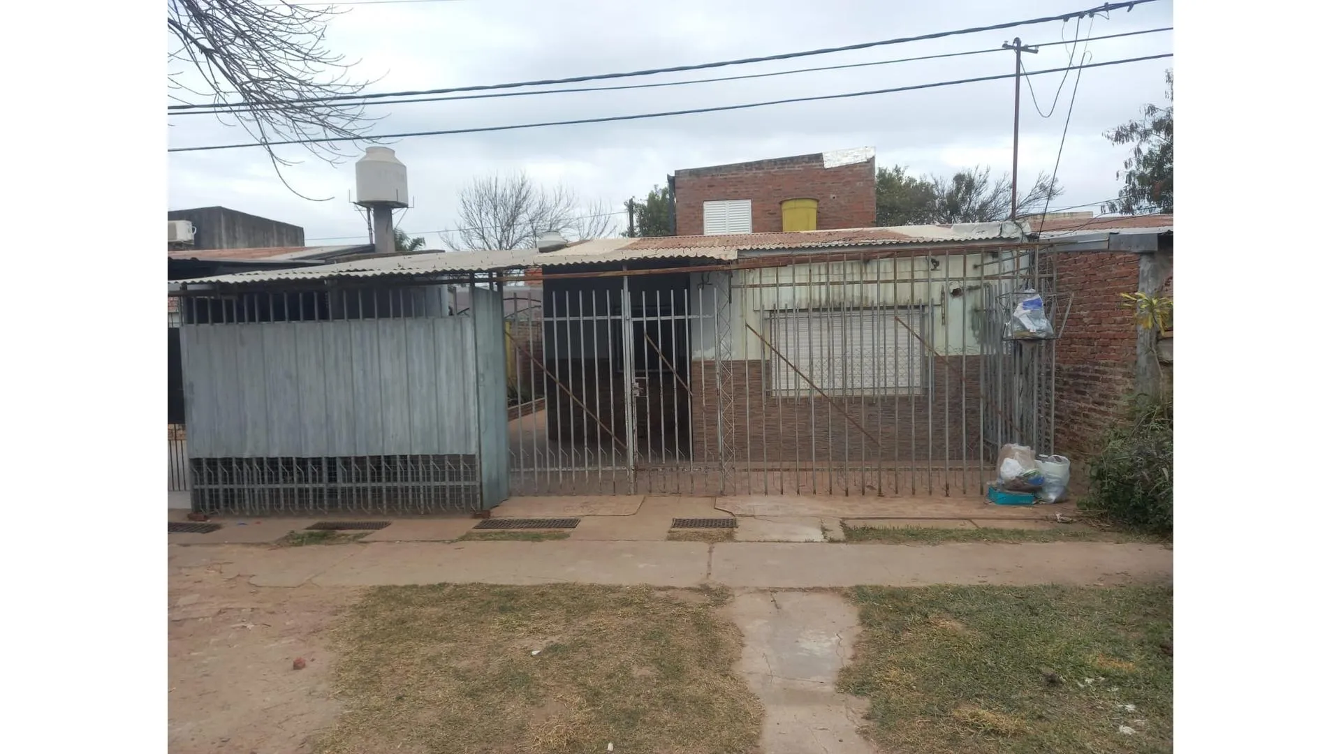 B° Raota. Se vende casa de 3 dormitorios