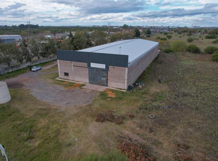 Bodega-Galpón · 1000m² · 2 Ambientes