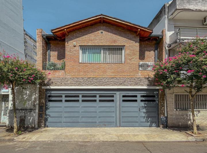 Casa · 349m² · 5 Ambientes · 3 Cocheras