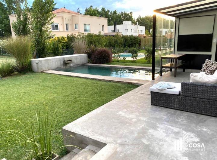 Casa · 180m² · 4 Ambientes · 2 Cocheras