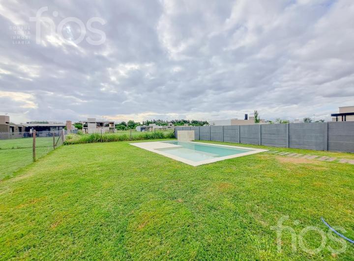 Casa · 110m² · 3 Ambientes · 3 Cocheras