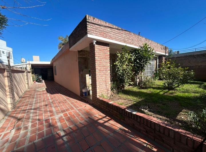 Casa · 180m² · 527 Ambientes · 1 Cochera