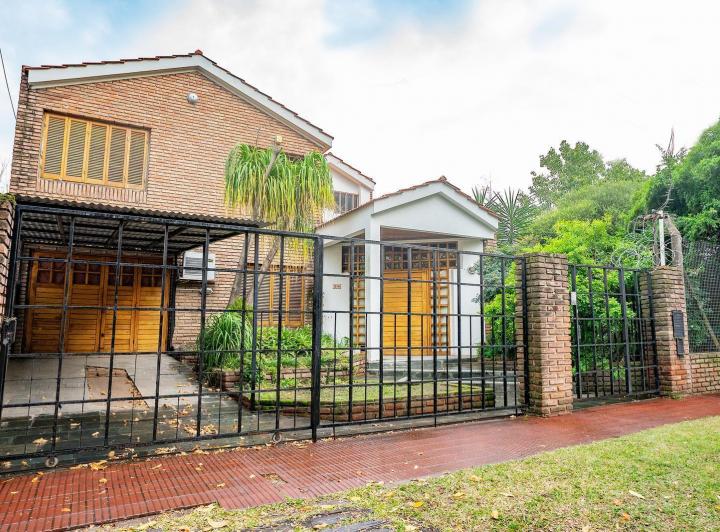 Casa · 319m² · 6 Ambientes · 1 Cochera