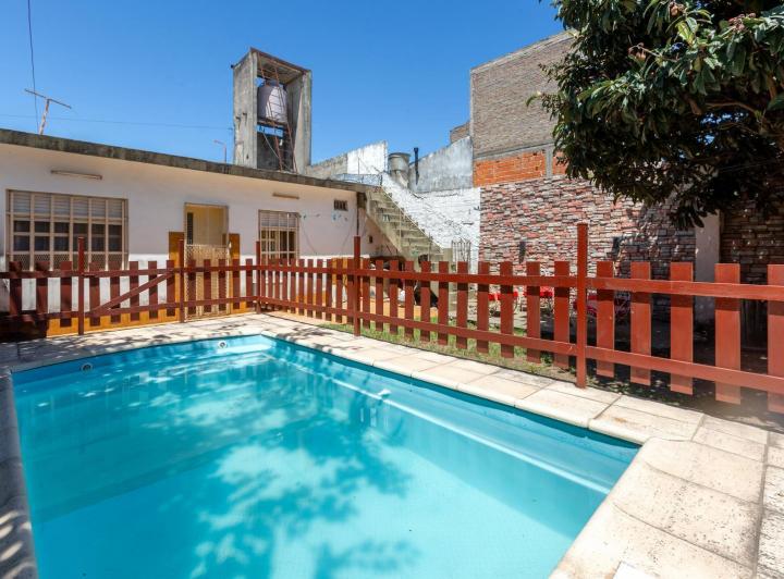 Casa · 220m² · 5 Ambientes · 2 Cocheras