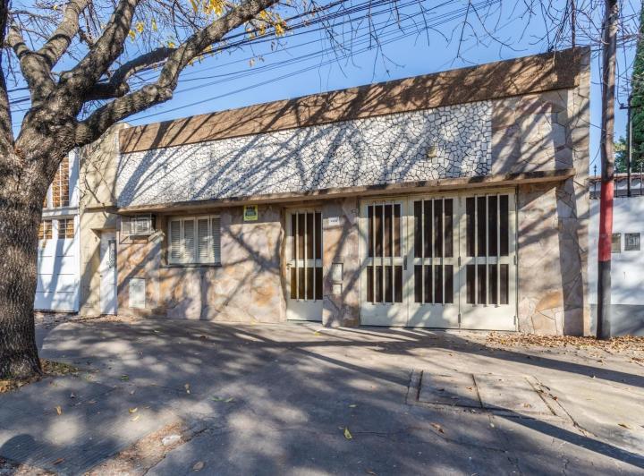 Casa · 180m² · 4 Ambientes · 1 Cochera