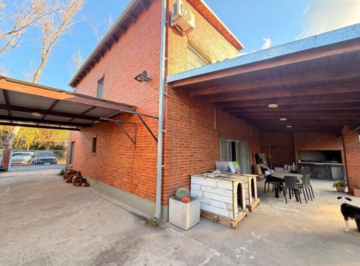 Casa · 200m² · 5 Ambientes