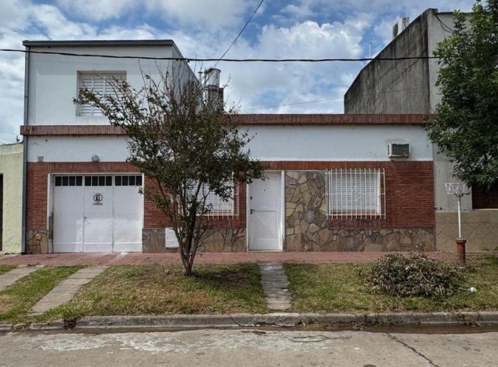 Casa · 127m² · 6 Ambientes · 1 Cochera