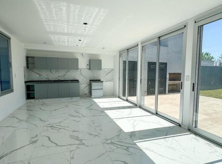 Casa · 156m² · 4 Ambientes · 2 Cocheras