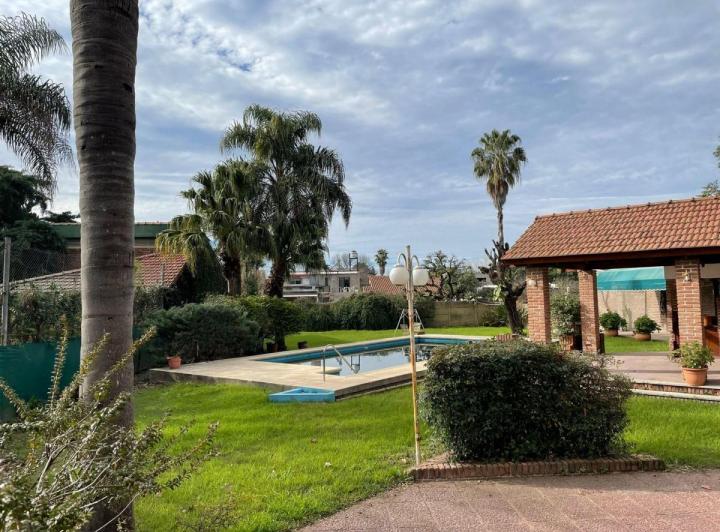 Casa · 510m² · 7 Ambientes · 3 Cocheras