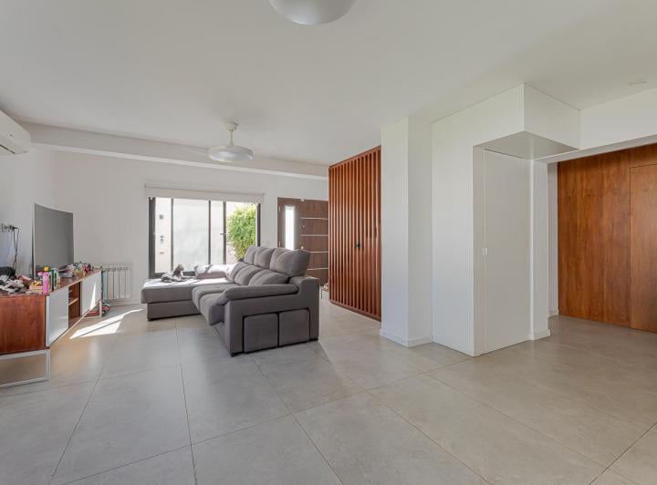 Casa · 180m² · 6 Ambientes · 2 Cocheras