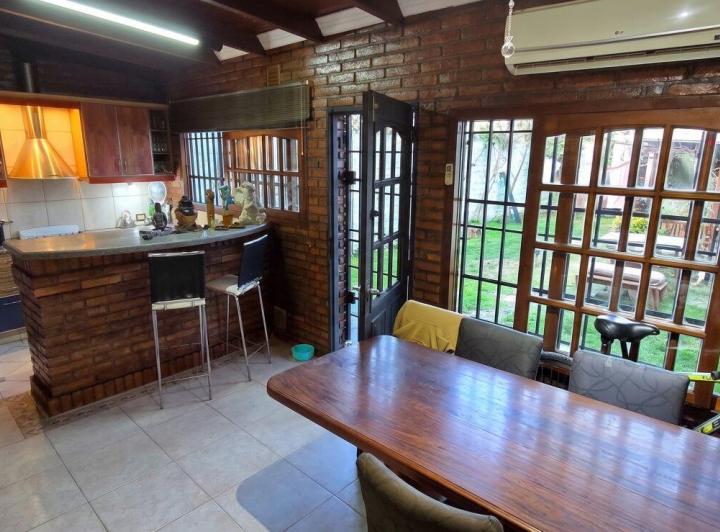 Casa · 130m² · 6 Ambientes