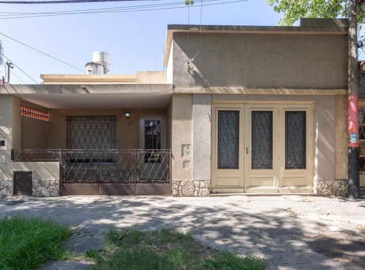 Casa · 145m² · 6 Ambientes · 1 Cochera