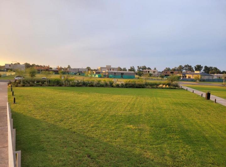 Terreno · 911m²