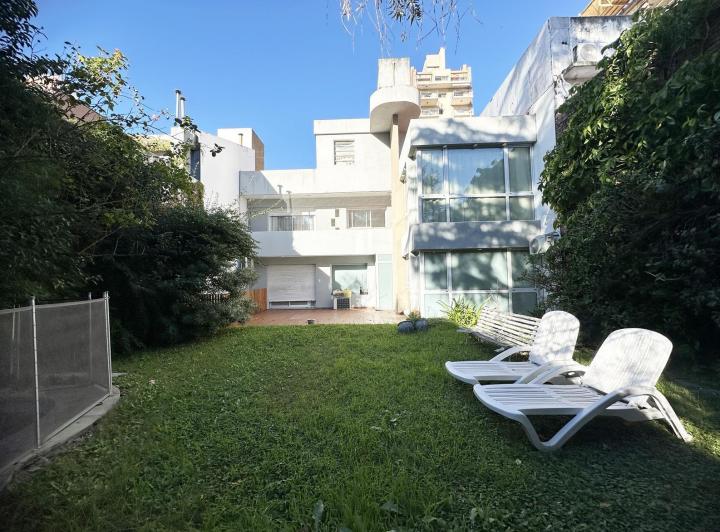 Terreno · 421m² · 6 Ambientes · 2 Cocheras