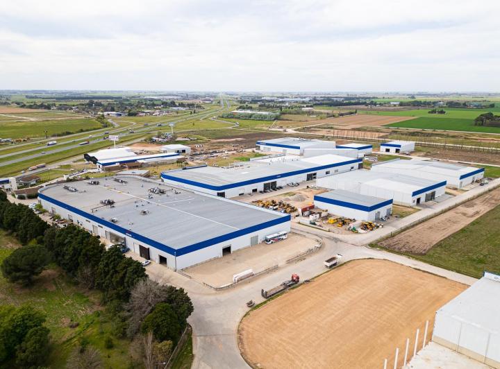Terreno · 1000m² · 8 Ambientes