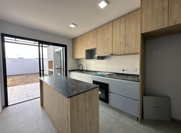 Casa · 98m² · 2 Dormitorios · 1 Cochera