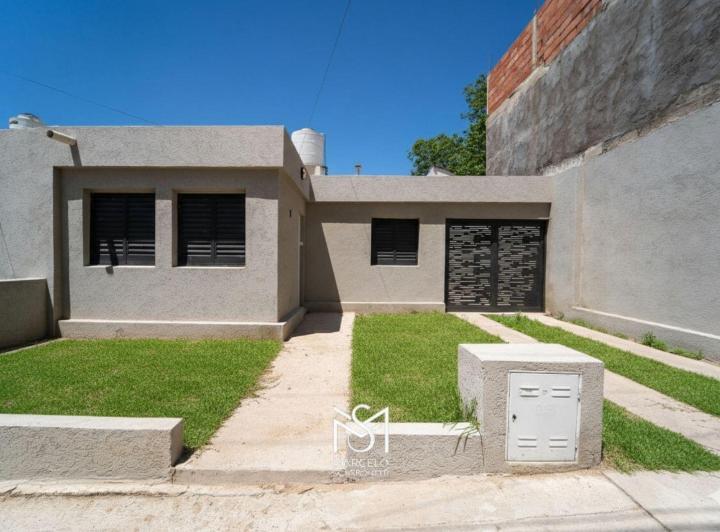 Casa · 62m² · 4 Ambientes · 2 Cocheras