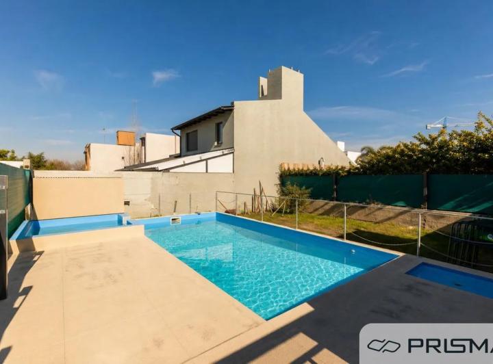 Casa · 150m² · 5 Ambientes · 3 Cocheras