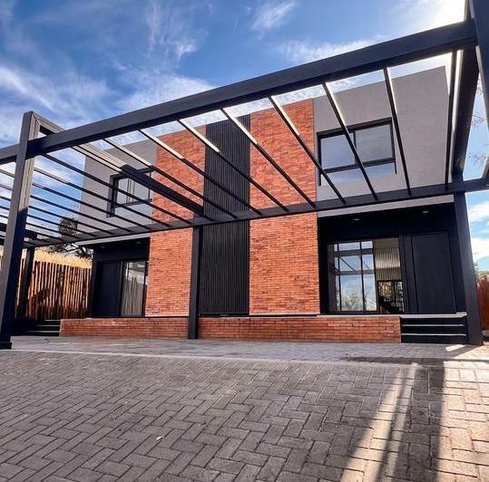 Casa · 165m² · 5 Ambientes · 2 Cocheras