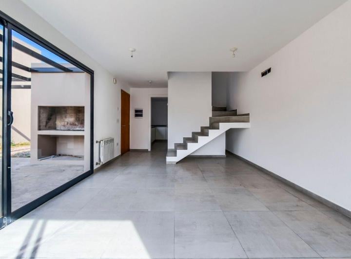 Casa · 80m² · 3 Ambientes · 2 Cocheras