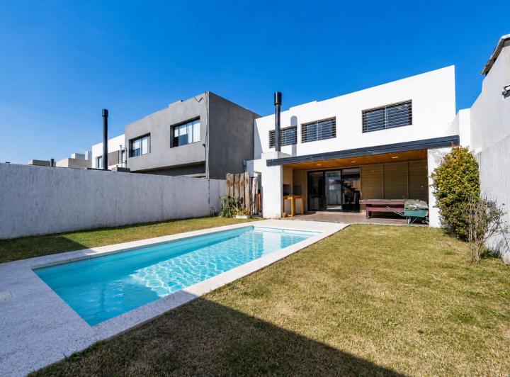 Casa · 170m² · 5 Ambientes · 2 Cocheras