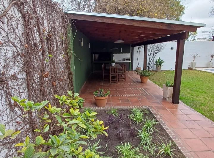 Casa · 307m² · 8 Ambientes
