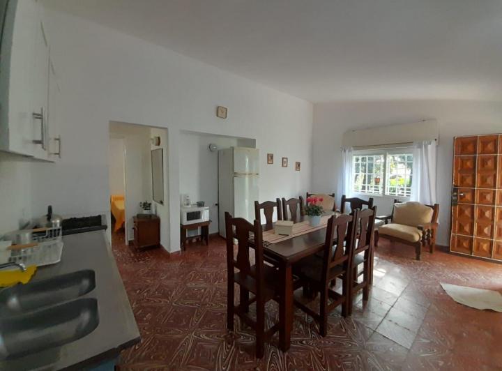 Casa · 70m² · 5 Ambientes · 2 Cocheras