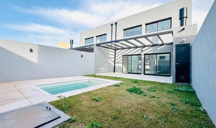 Casa · 175ha · 4 Ambientes · 2 Cocheras