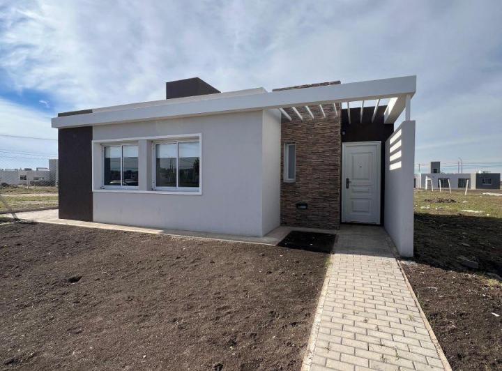 Casa · 80m² · 5 Ambientes · 1 Cochera