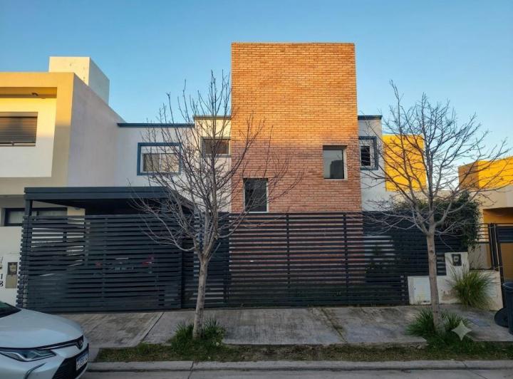 Casa · 170m² · 6 Ambientes