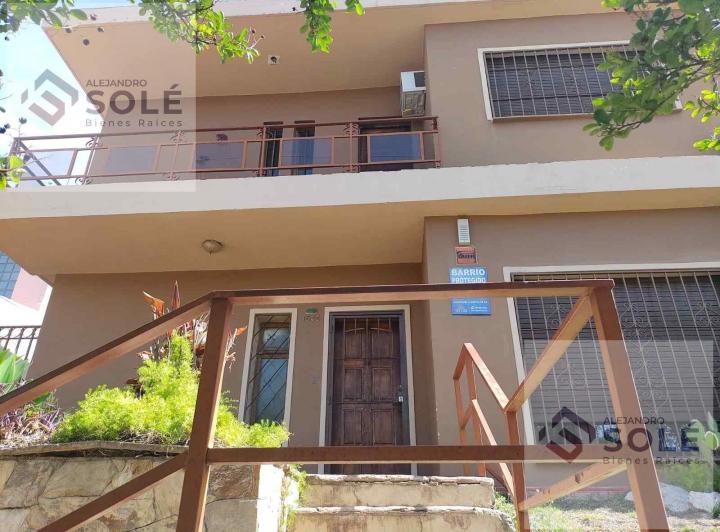 Casa · 276m² · 7 Ambientes · 1 Cochera