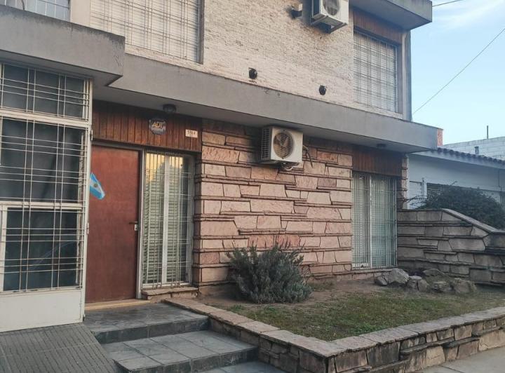Casa · 10 Ambientes · 1 Cochera