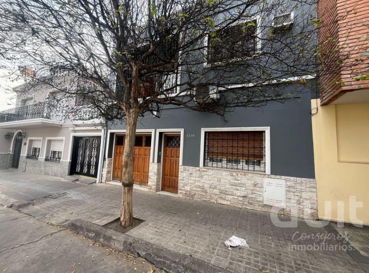 Casa · 160m² · 5 Ambientes · 1 Cochera