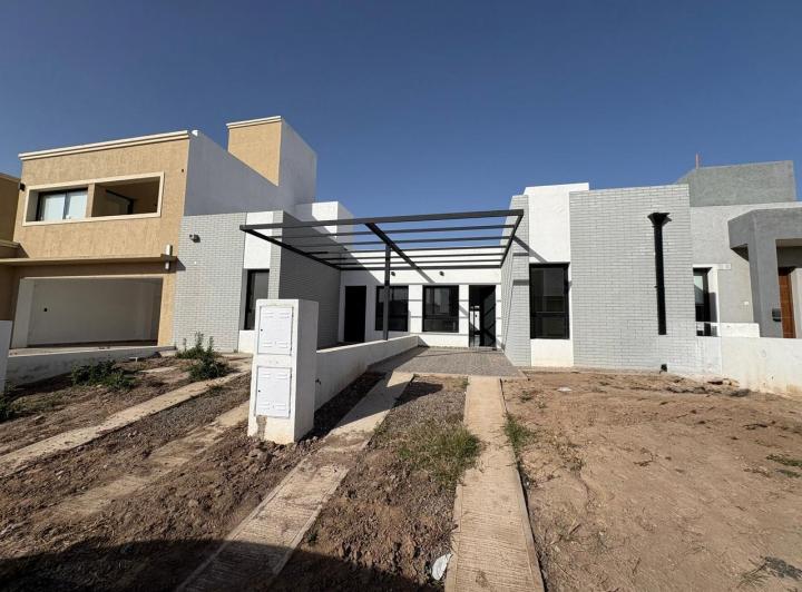 Casa · 95m² · 3 Ambientes · 1 Cochera