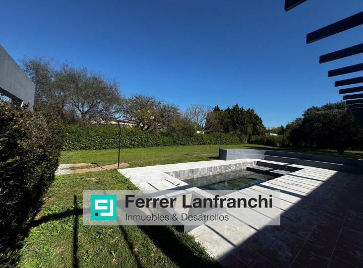 Casa · 300m² · 5 Ambientes · 1 Cochera
