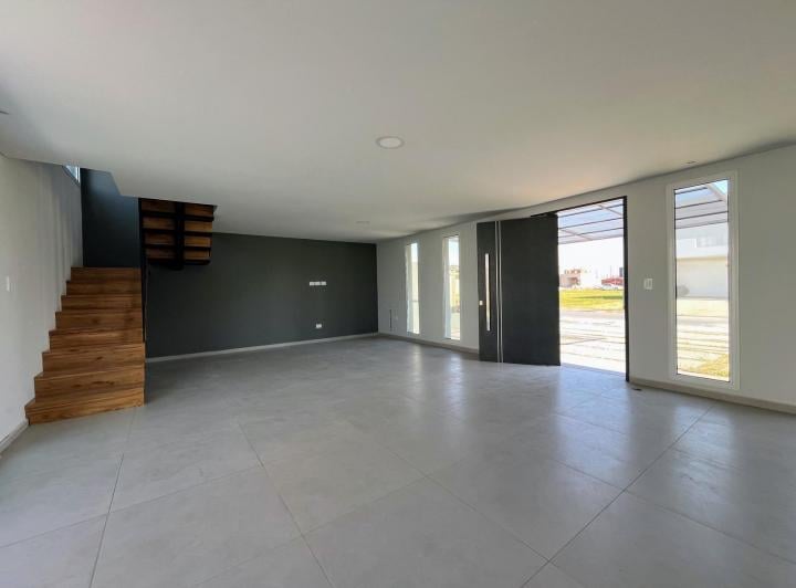 Casa · 190m² · 4 Ambientes · 2 Cocheras
