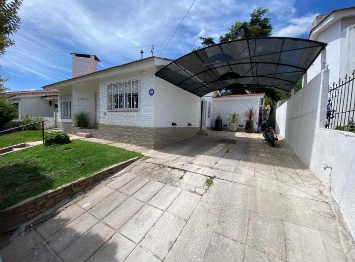 Casa · 170m² · 2 Dormitorios · 2 Cocheras