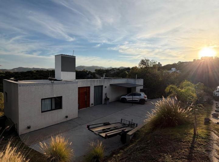 Casa · 190m² · 8 Ambientes · 1 Cochera