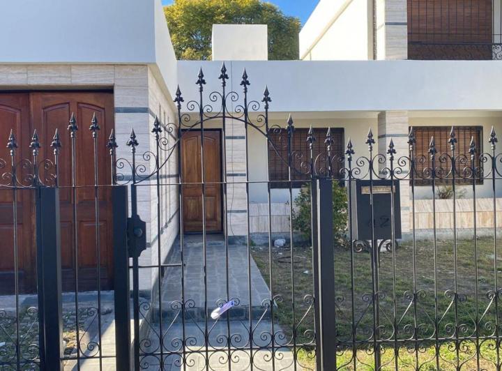 Casa · 186m² · 4 Ambientes · 1 Cochera