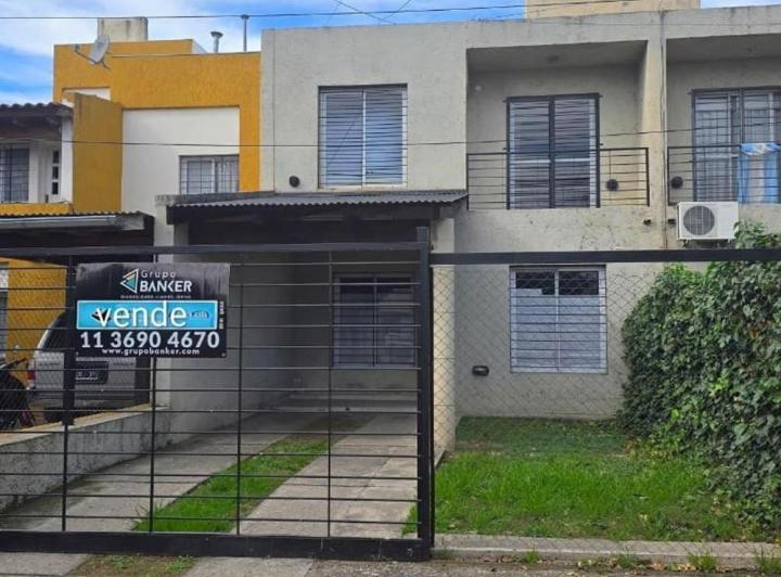 Casa · 148m² · 4 Ambientes · 2 Cocheras