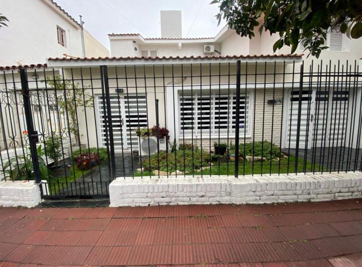 Casa · 174m² · 6 Ambientes · 1 Cochera