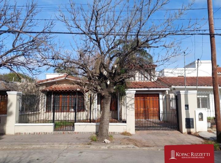 Casa · 217m² · 2 Ambientes
