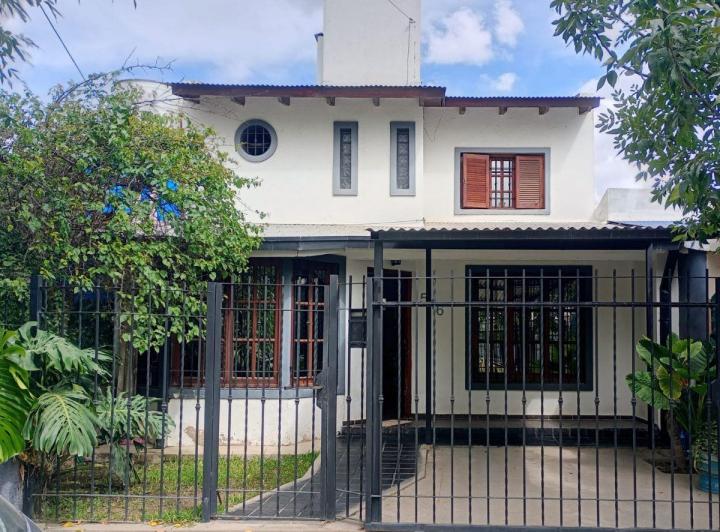 Casa · 160m² · 5 Ambientes · 1 Cochera