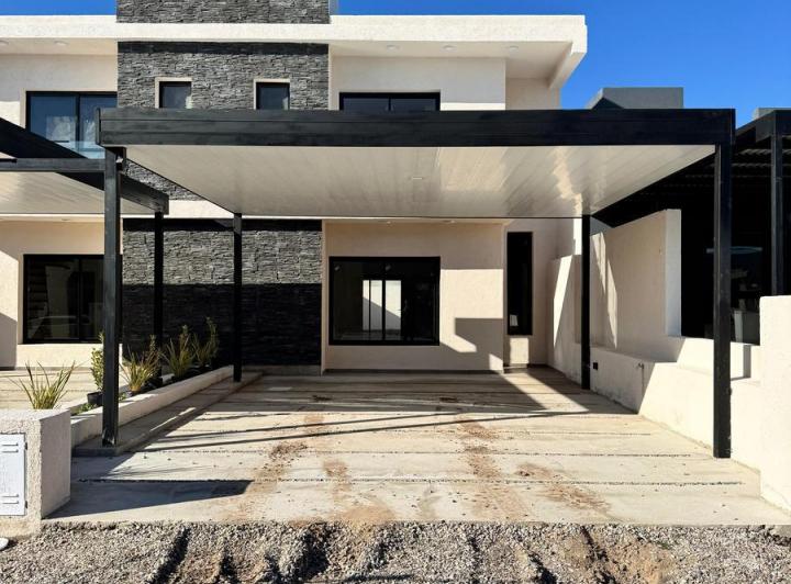Casa · 120m² · 5 Ambientes · 2 Cocheras