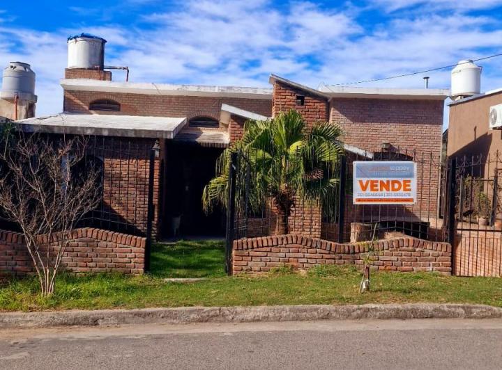 Casa · 102m² · 6 Ambientes · 1 Cochera