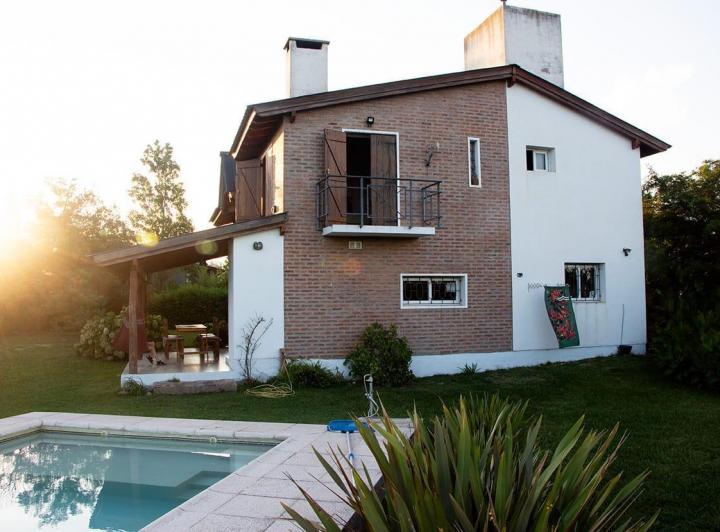Casa · 900m² · 4 Ambientes · 1 Cochera