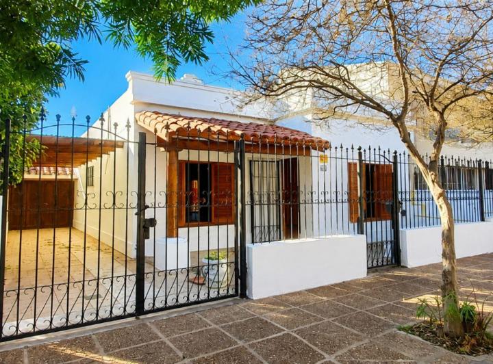 Casa · 170m² · 7 Ambientes · 3 Cocheras