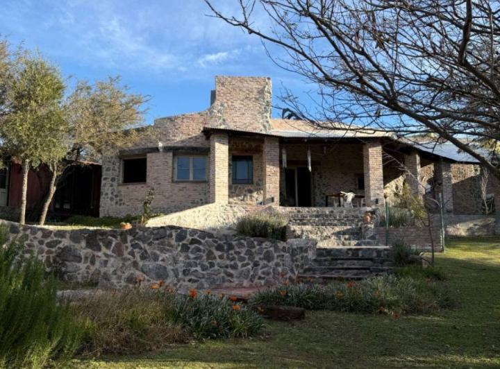 Casa · 340m² · 6 Ambientes · 3 Cocheras