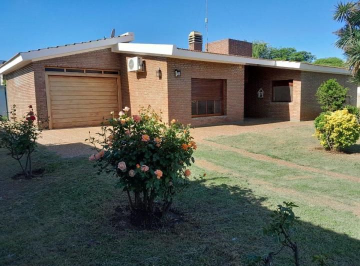 Casa · 169m² · 5 Ambientes · 1 Cochera