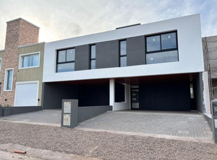 Casa · 120m² · 5 Ambientes